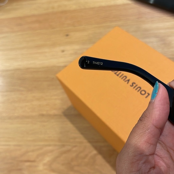 Louis Vuitton oversized sunglasses - Picture 6 of 9